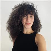 Profesora imparte clases de cualquier asignatura a alumnas/os de todas las edades